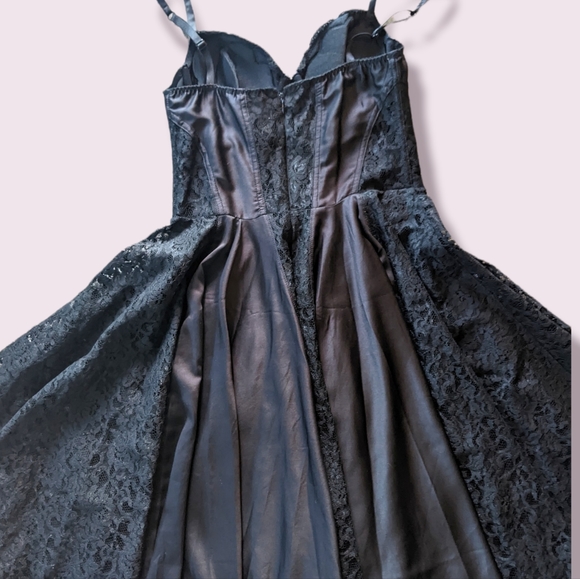 Guess black lace peek a boo corset style dress. Size 6 - Picture 7 of 11